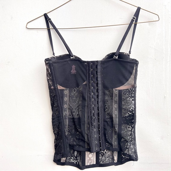Victoria’s Secret black grommet lace boned bustier  32 B push up lk new top s - Picture 4 of 6